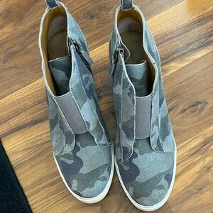 Paolo Camouflage Heeled Boots